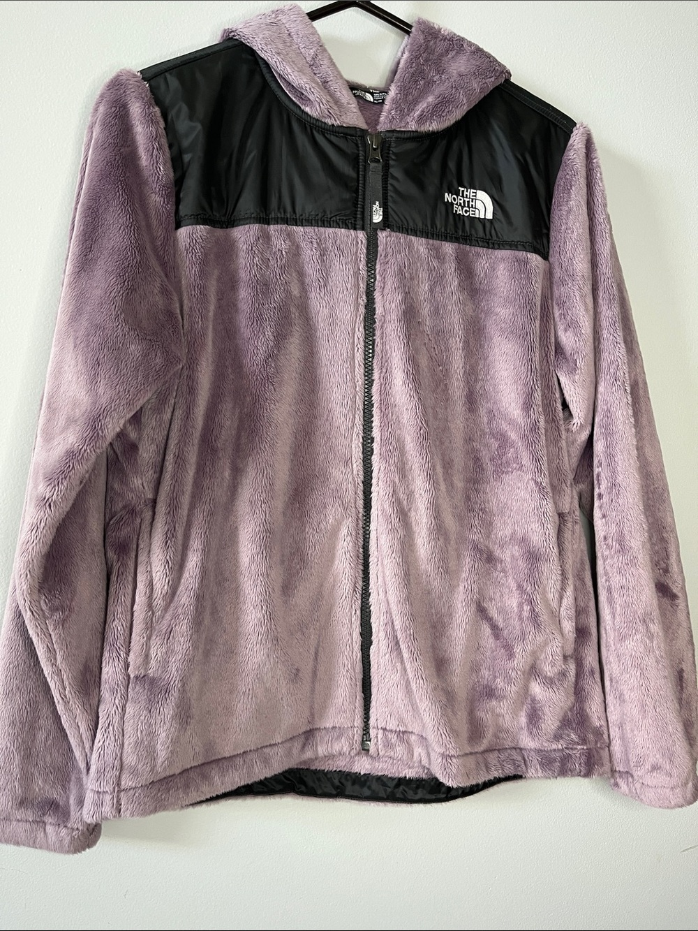 The North Face Girls' Oso Hoodie in Lavender Purple soft cozy fall jacket